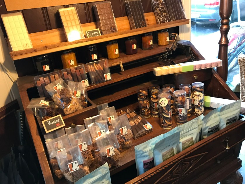 DCEBC700-927E-4665-819B-4B1B0D631D28