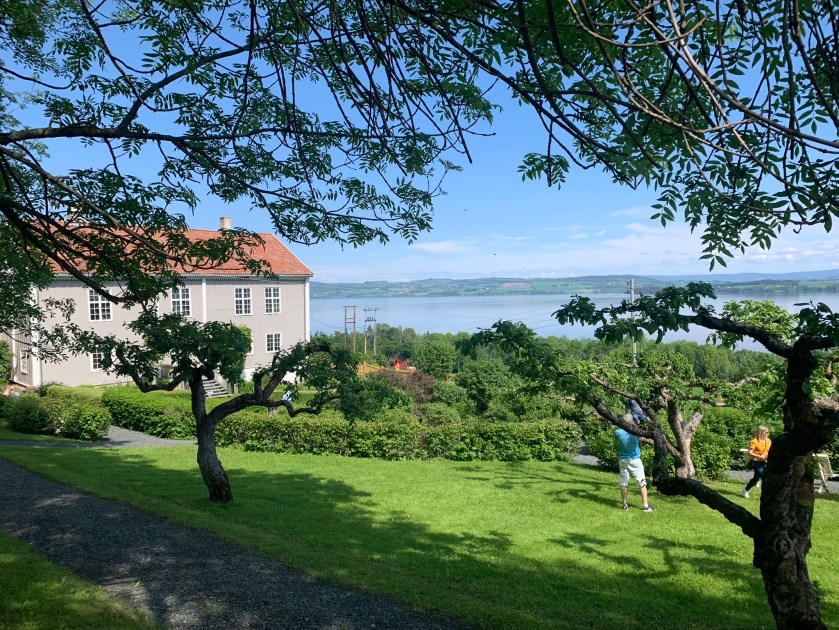 1E314E59-EF99-4FDB-8018-2E714A48F8F4